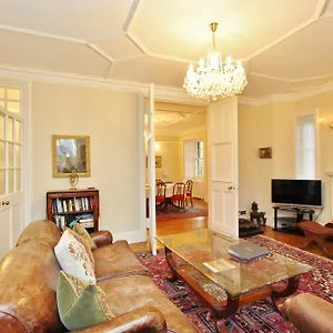 Elegant 3-bedroom Ramsay Garden In Centre Edinburgh